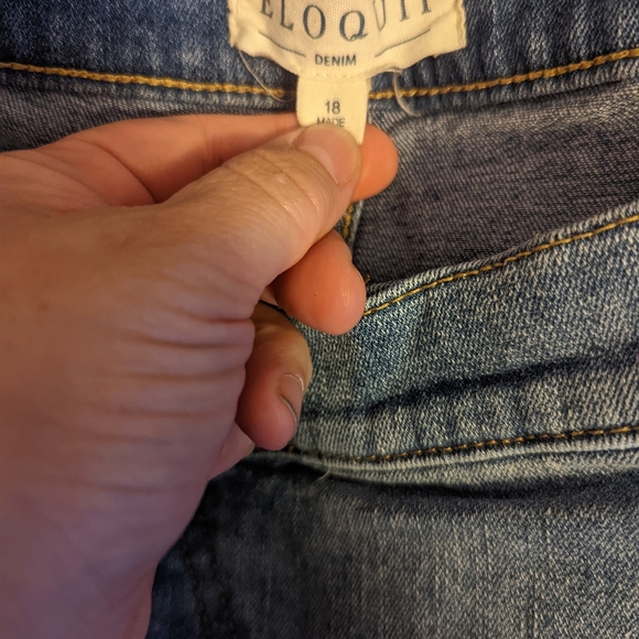 Jeans - Picture 2 of 4